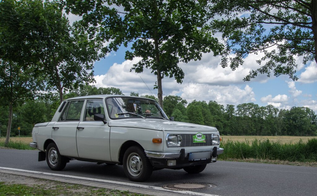 Landtagswahl im Osten: Ein Wartburg als Relikt aus der DDR, stellvertretend für eine andere Mentalität